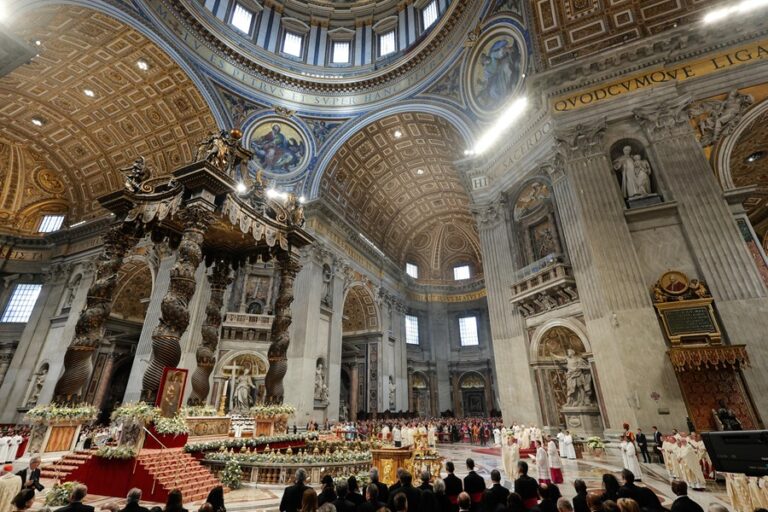 El papa en la misa de Año Nuevo: “Quien lastima a una mujer, profana a Dios”