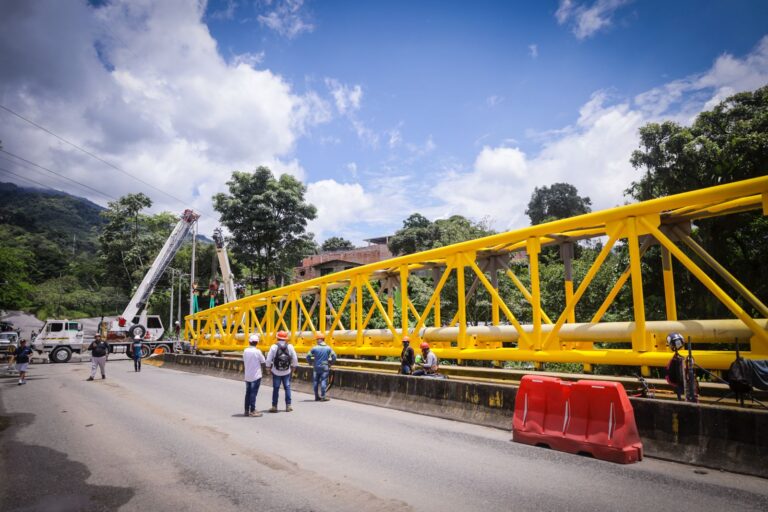 Con alta ingeniería y precisión se instaló el último viaducto del Segundo Acueducto de Ibagué