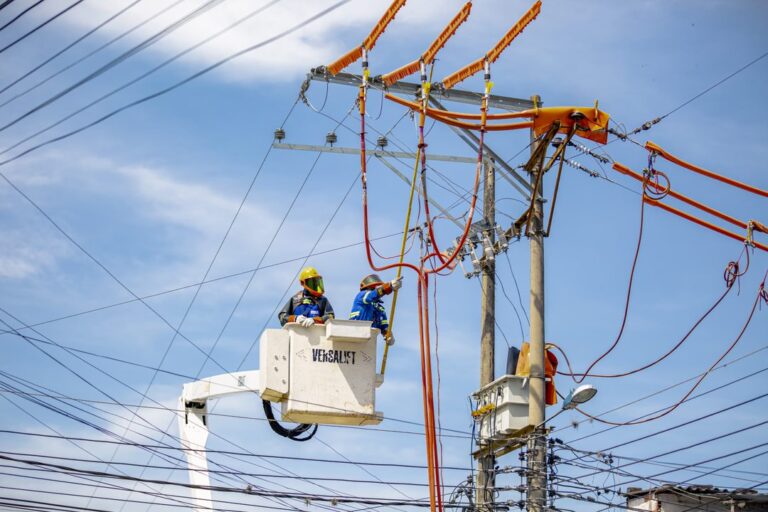 Anuncian medidas para reducir las tarifas de energía eléctrica en el país