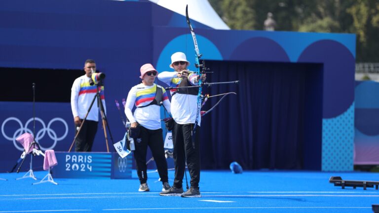 Debut olímpico para el equipo mixto colombiano de arquería