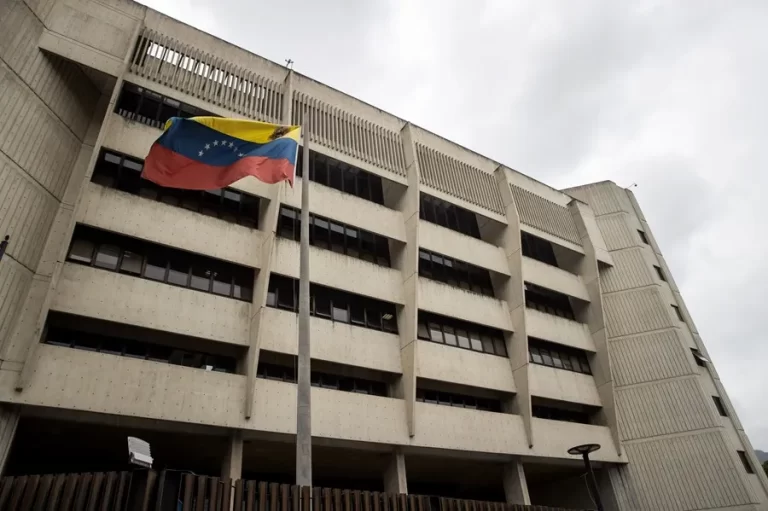 El Supremo venezolano cita a los 10 excandidatos para revisión del resultado de elecciones