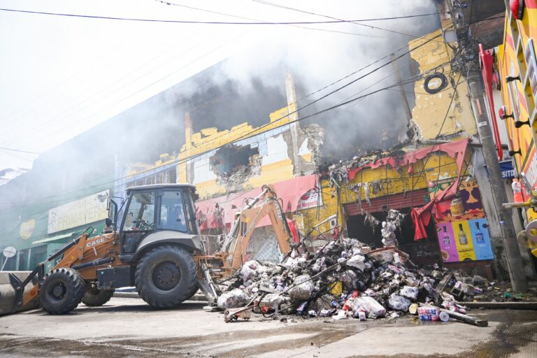 Alcaldía de Ibagué y organismos de socorro deciden demoler edificio para eliminar foco del incendio