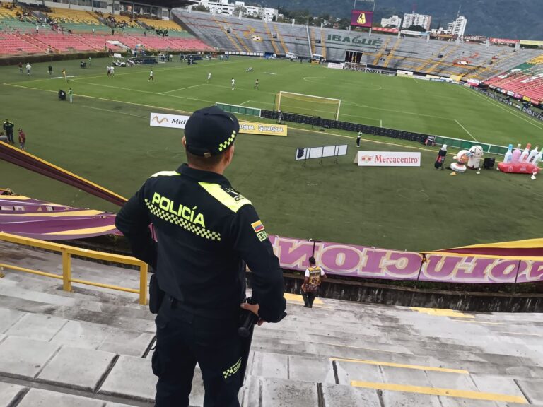 350 uniformados de la Policía iniciaron operativo previo al partido entre Deportes Tolima y Junior hoy en Ibagué