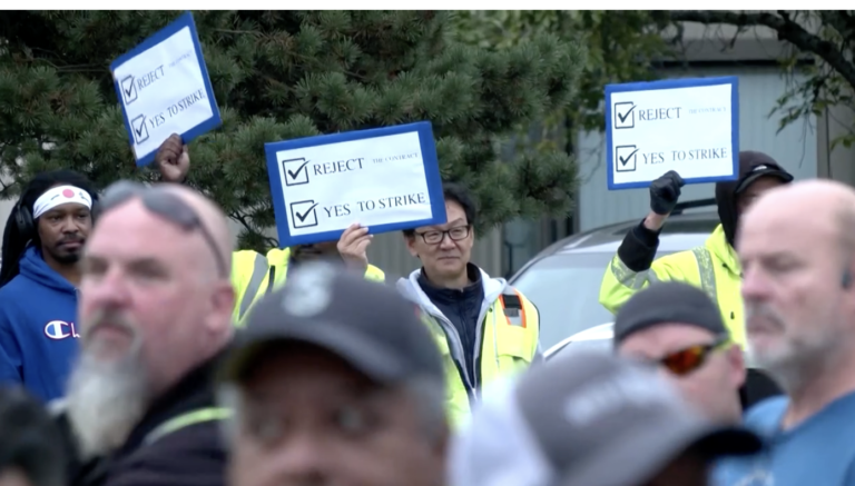 Los trabajadores de la fábrica estadounidense de Boeing se declaran en huelga