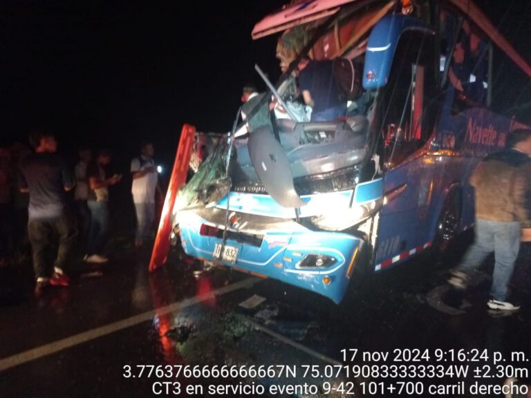 Accidente de dos buses en el sur del Tolima deja más de una docena de heridos