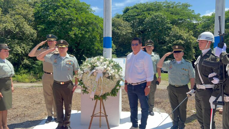 Policía rindió honores a 33 uniformados fallecidos en la tragedia de Armero hoy hace 39 años