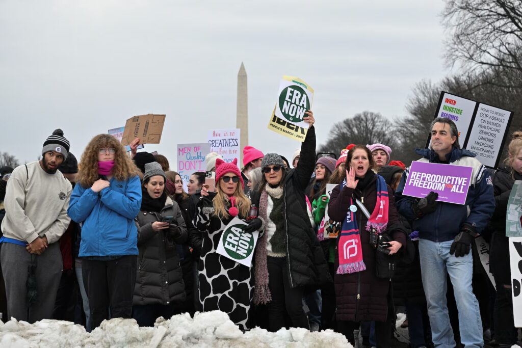 Miles se reúnen en Washington para protestar por la toma de posesión de Trump