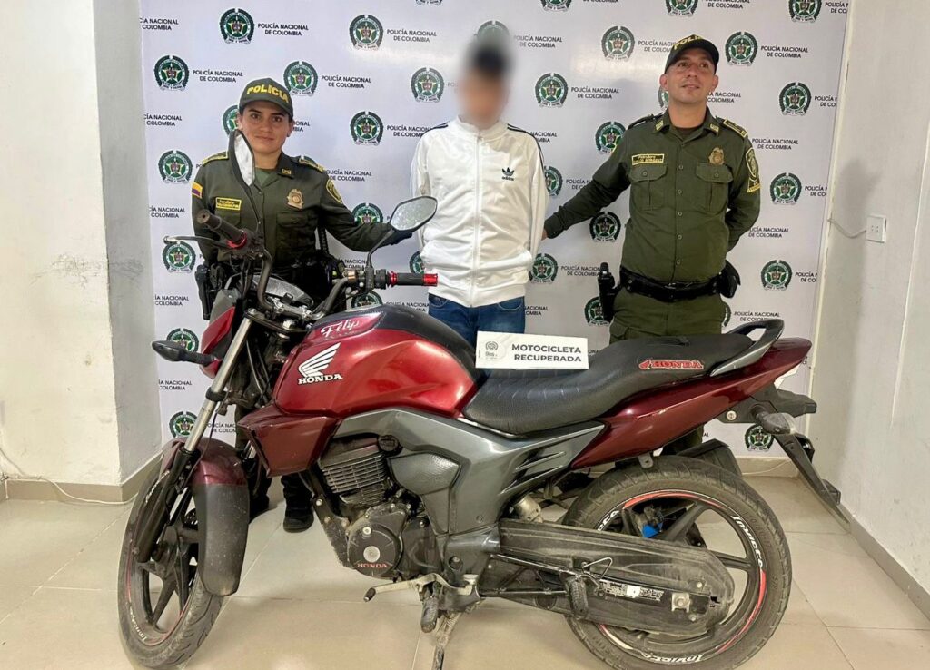 Golpe a los jaladores de motos en Ibagué. Un adulto y dos menores capturados cuando huían con una moto hurtada