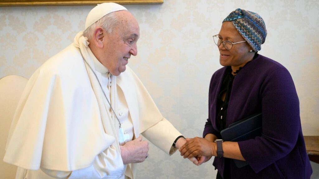 El Papa Francisco sufrió una caída en el Vaticano, la segunda en poco más de un mes