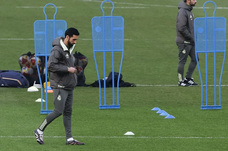 Arbeloa se estrena como técnico del Real Madrid dirigiendo su primer entrenamiento