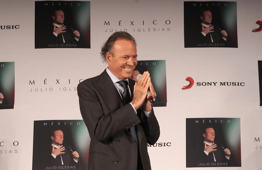 La Fiscalía de España investiga una denuncia contra Julio Iglesias tras las acusaciones de agresión sexual