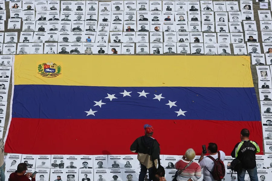 El Gobierno eleva a 400 las excarcelaciones en Venezuela y las ONG denuncian «dilaciones»