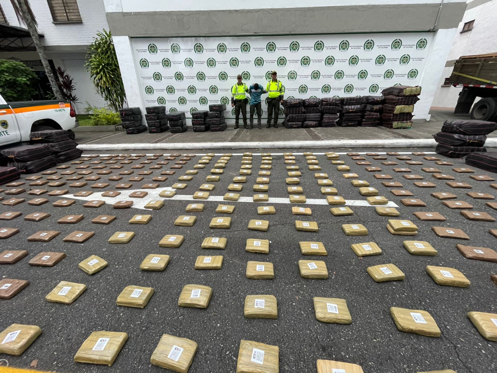Un cargamento de casi dos toneladas de marihuana incautaron las autoridades en las goteras de Ibagué